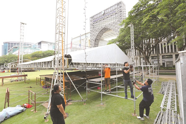 PERSIAPAN sedang dilakukan bagi memastikan kelancaran penganjuran PIIACUF 2019. - Ihsan PPj