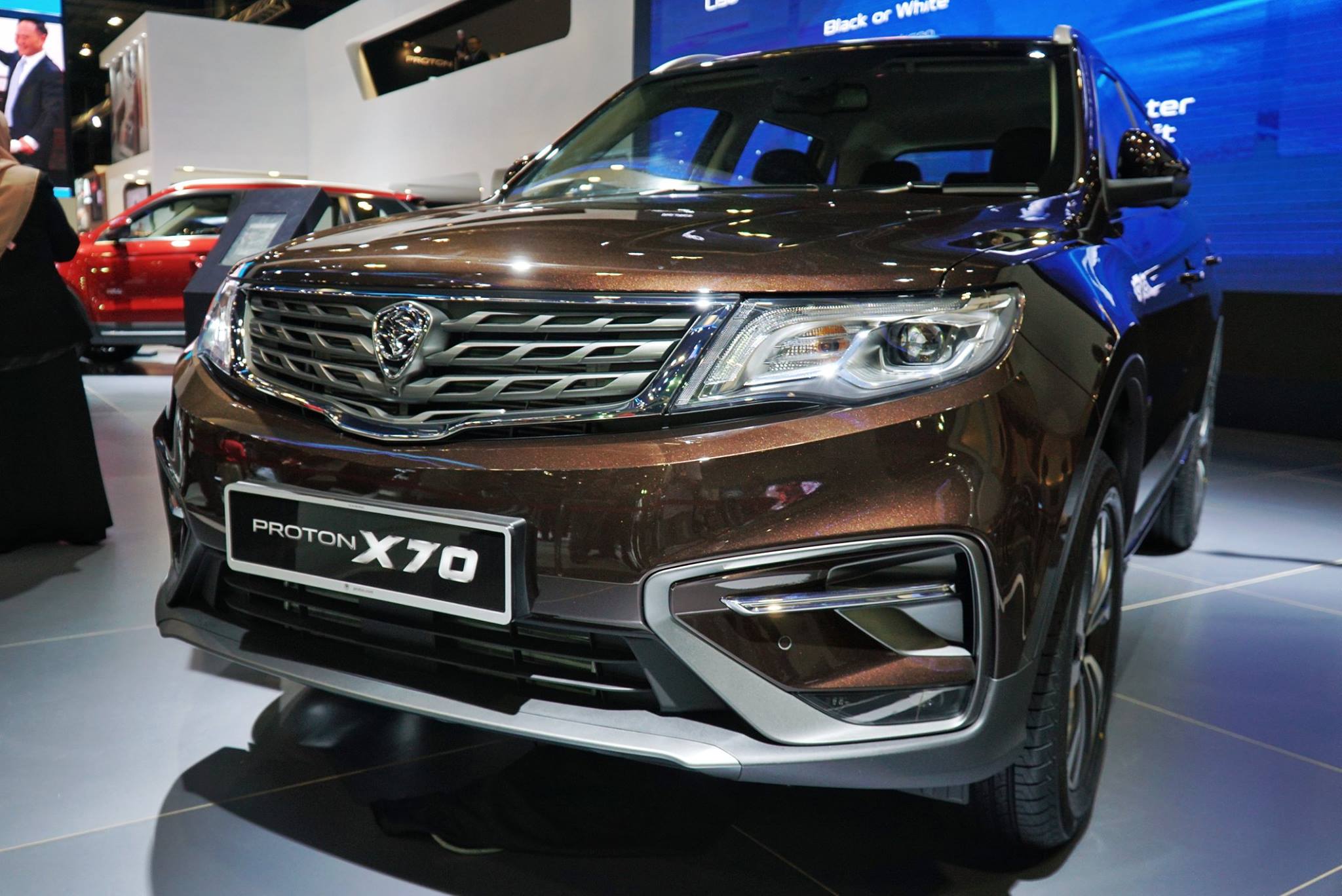 MODEL Proton X70 menjadi SUV premium dan eksekutif paling laris.