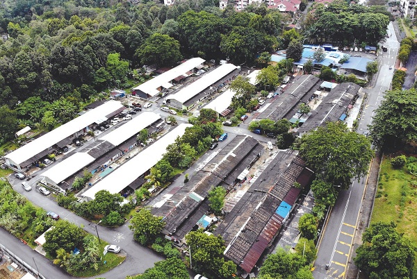 PEMANDANGAN Rumah Panjang Bukit Kiara dari udara.