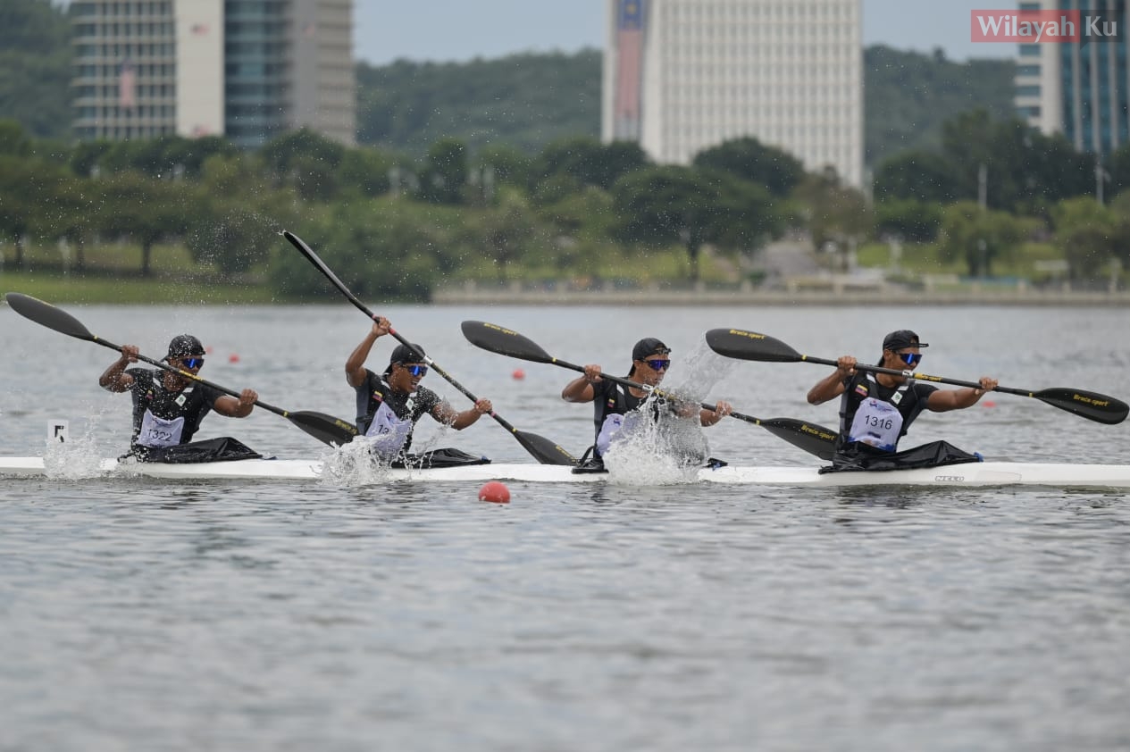 AKSI skuad Wilayah Persekutuan ketika acara kanu K4 1,000m lelaki yang menghadiahkan pingat gangsa buat kontinjen WiPers, hari ini.