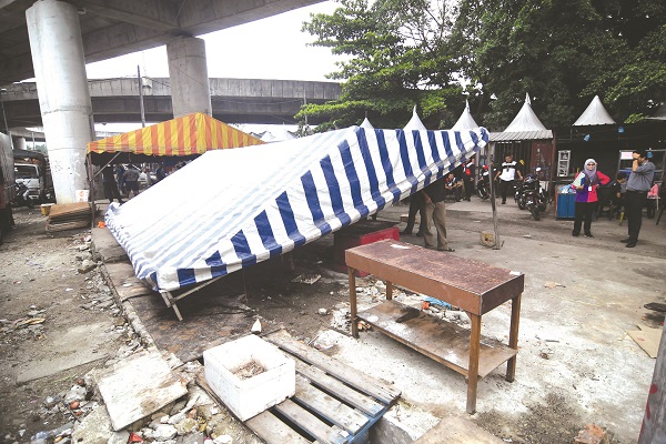 ANTARA-gerai-haram-yang-dirobohkan-PPTG-WPKL-baru-baru-ini