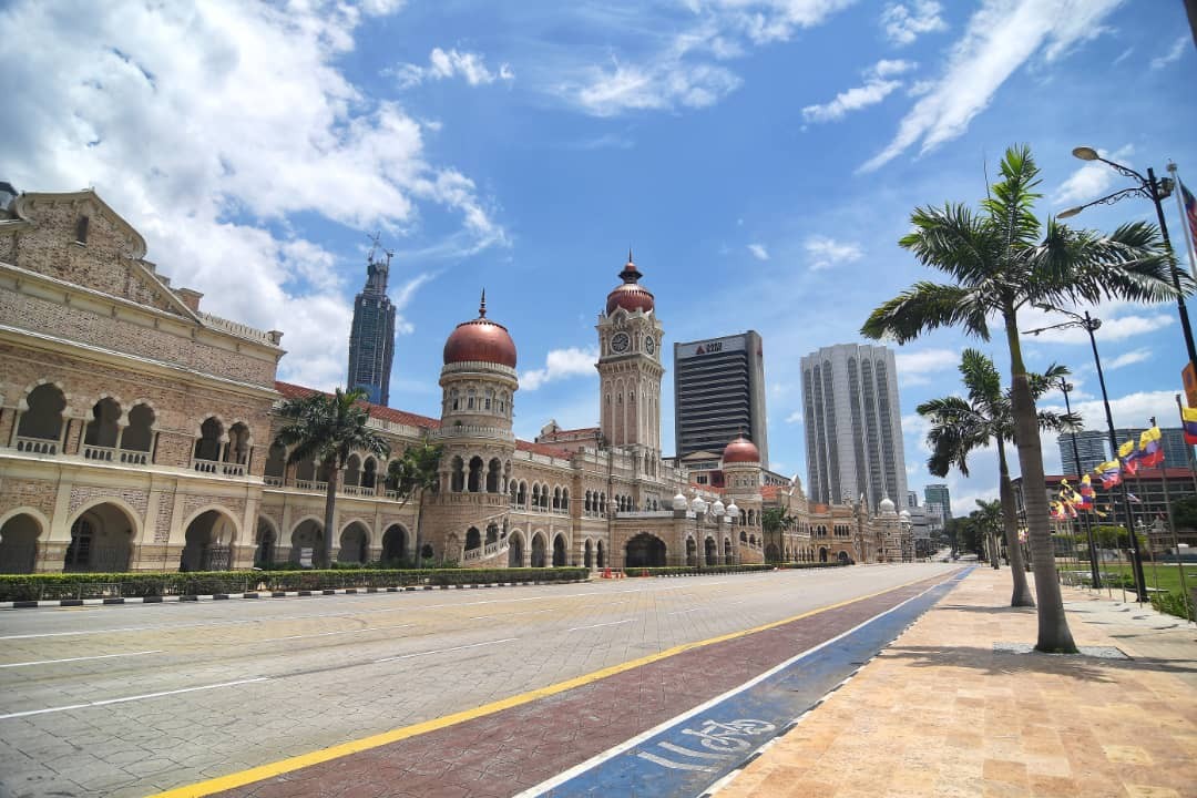 DATARAN Merdeka kelihatan kosong dan tiada pelancong asing yang mengunjunginya.