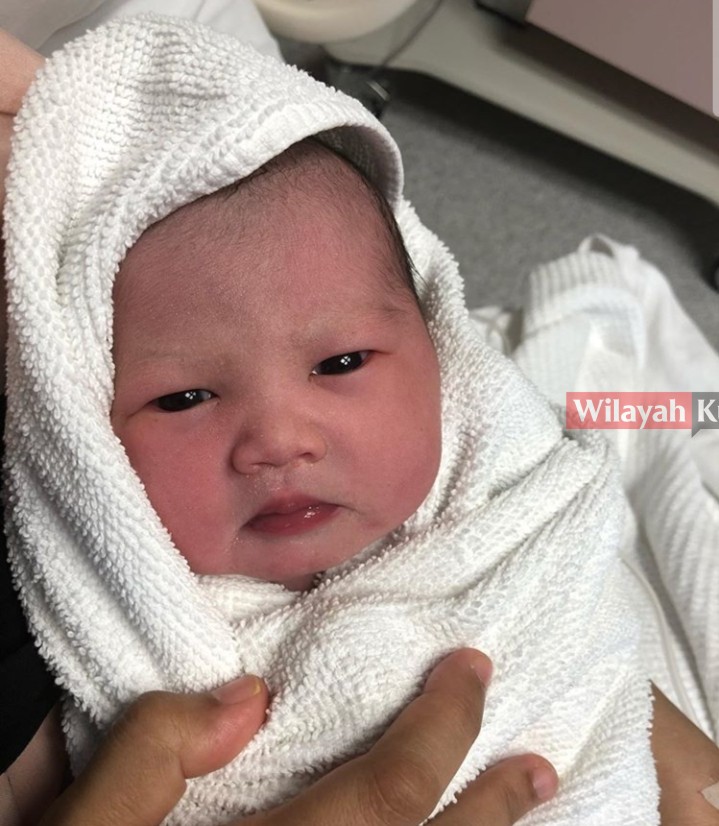 INILAH bayi perempuan comel Tomok an Ayu