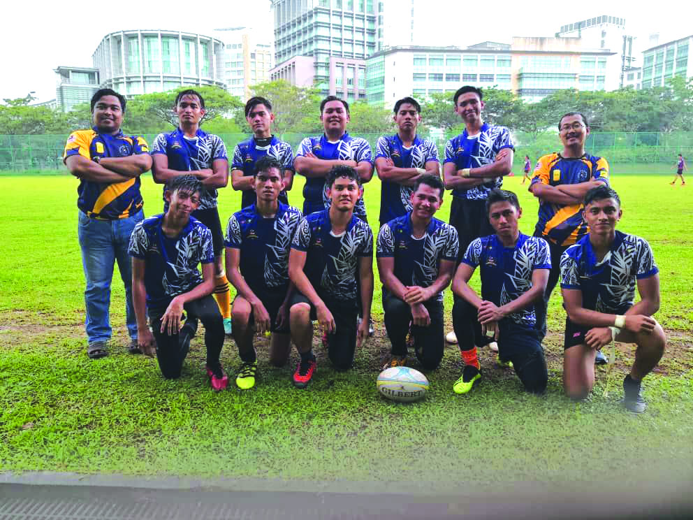 PASUKAN The Musketeers bergambar selepas muncul naib johan pada kejohanan ragbi anjuran Persatuan Ragbi Putrajaya baru-baru ini.