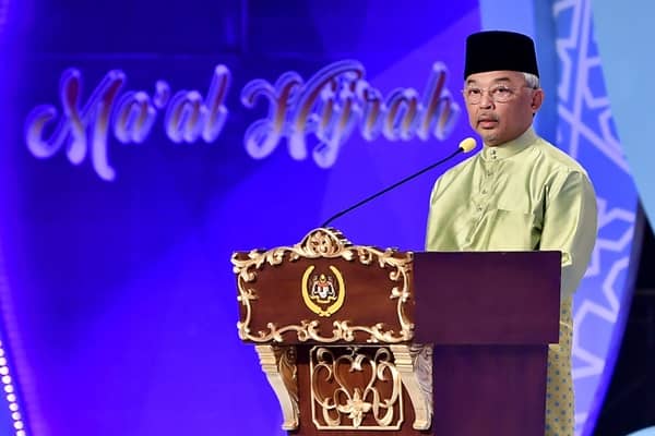 YANG di-Pertuan Agong Al-Sultan Abdullah Ri'ayatuddin Al-Mustafa Billah Shah ketika bertitah pada Sambutan Maal Hijrah Peringkat Kebangsaan di sini hari ini. - Foto: BERNAMA